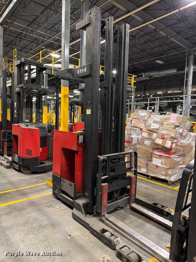 image for item NF9641 1997 Raymond EAS1 reach truck