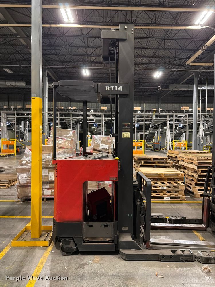 image for item NF9641 1997 Raymond EAS1 reach truck