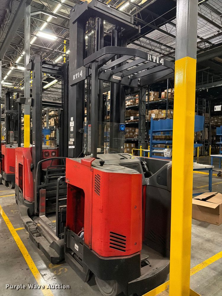 image for item NF9641 1997 Raymond EAS1 reach truck