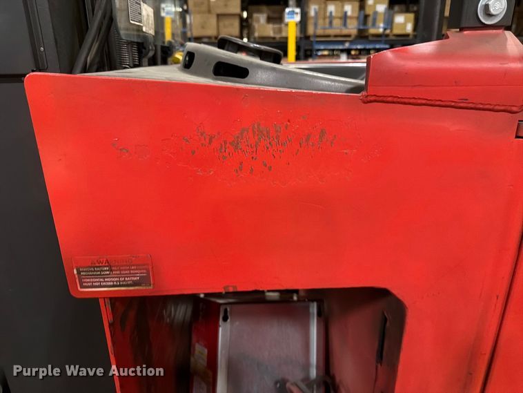 image for item NF9641 1997 Raymond EAS1 reach truck