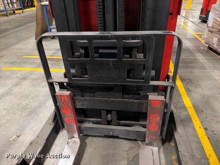 image for item NF9641 1997 Raymond EAS1 reach truck