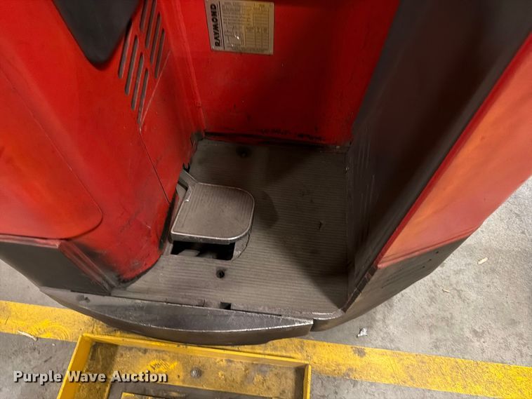 image for item NF9641 1997 Raymond EAS1 reach truck