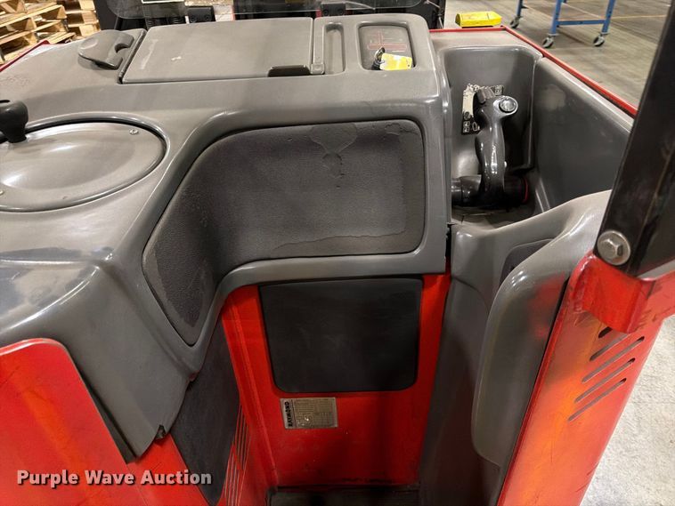 image for item NF9641 1997 Raymond EAS1 reach truck