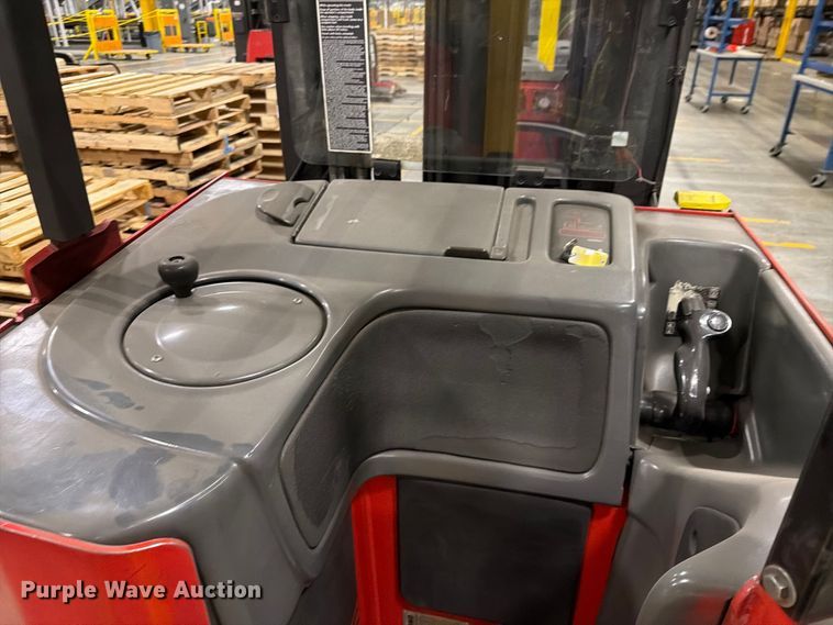 image for item NF9641 1997 Raymond EAS1 reach truck