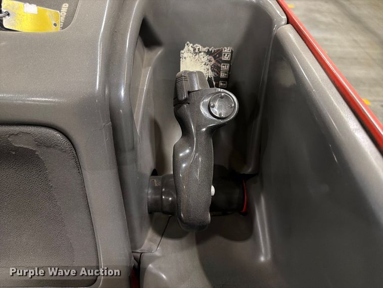 image for item NF9641 1997 Raymond EAS1 reach truck