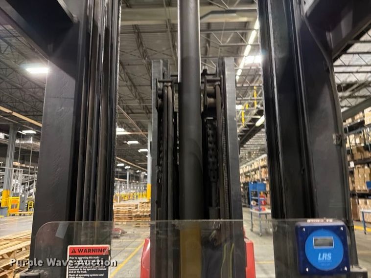 image for item NF9641 1997 Raymond EAS1 reach truck