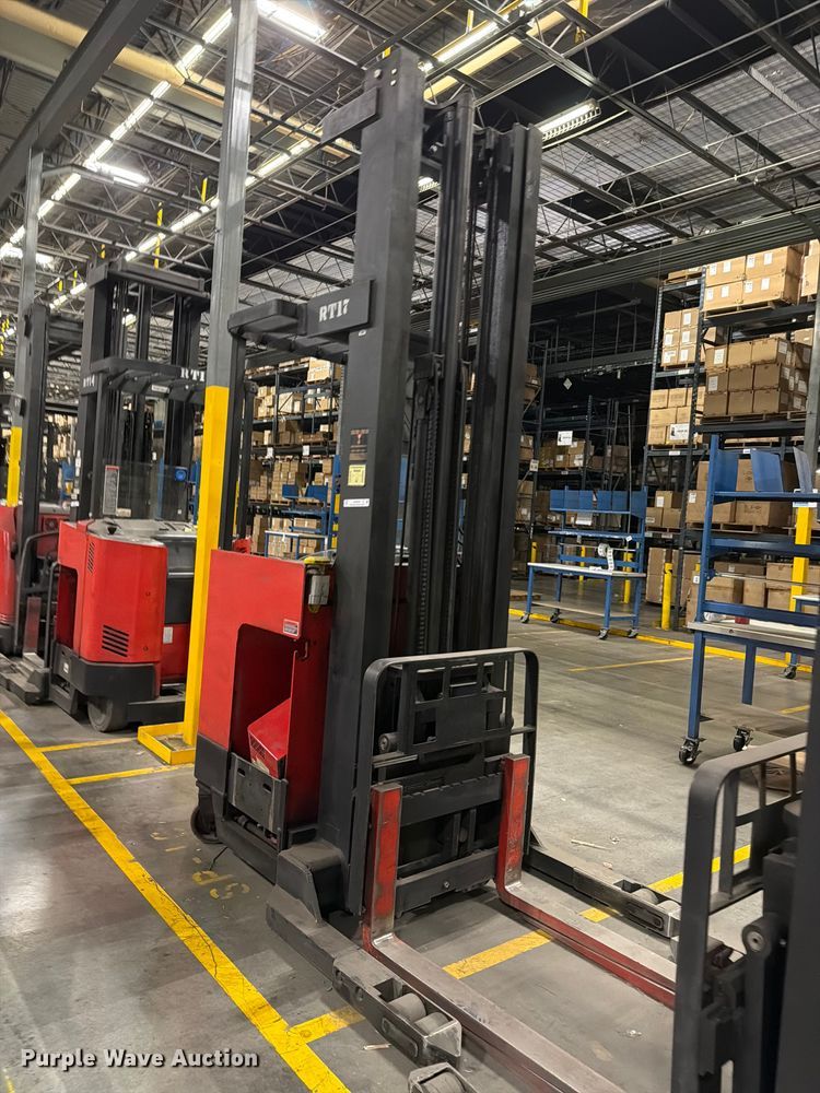 image for item NF9642 1997 Raymond EAS1 reach truck
