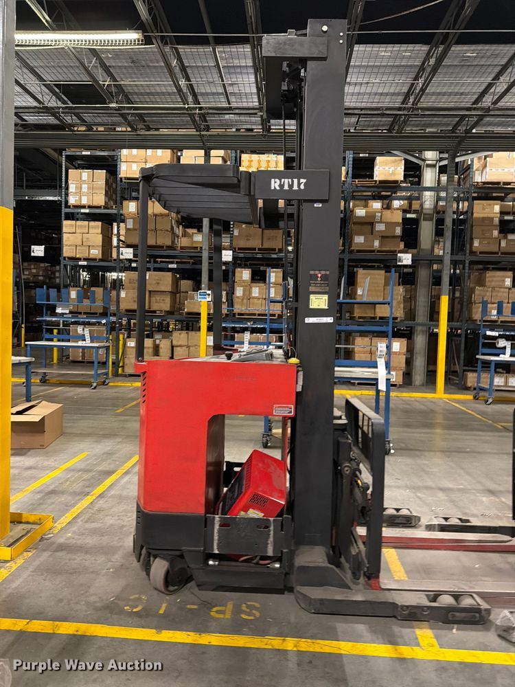 image for item NF9642 1997 Raymond EAS1 reach truck