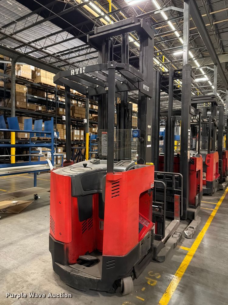 image for item NF9642 1997 Raymond EAS1 reach truck