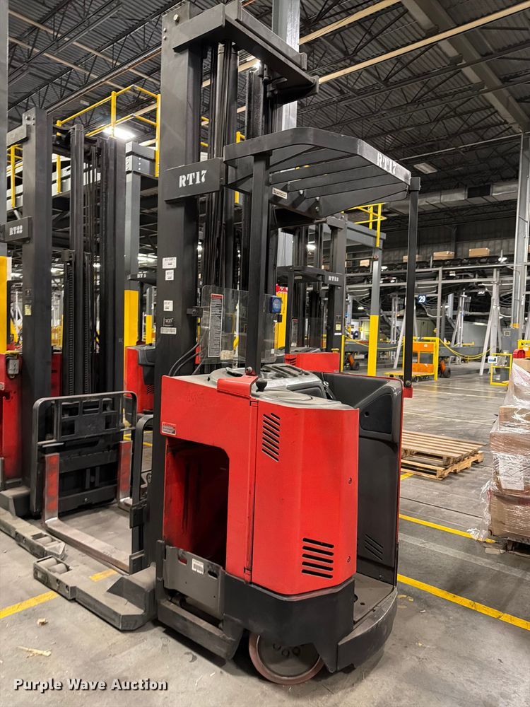 image for item NF9642 1997 Raymond EAS1 reach truck