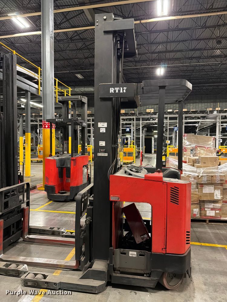 image for item NF9642 1997 Raymond EAS1 reach truck