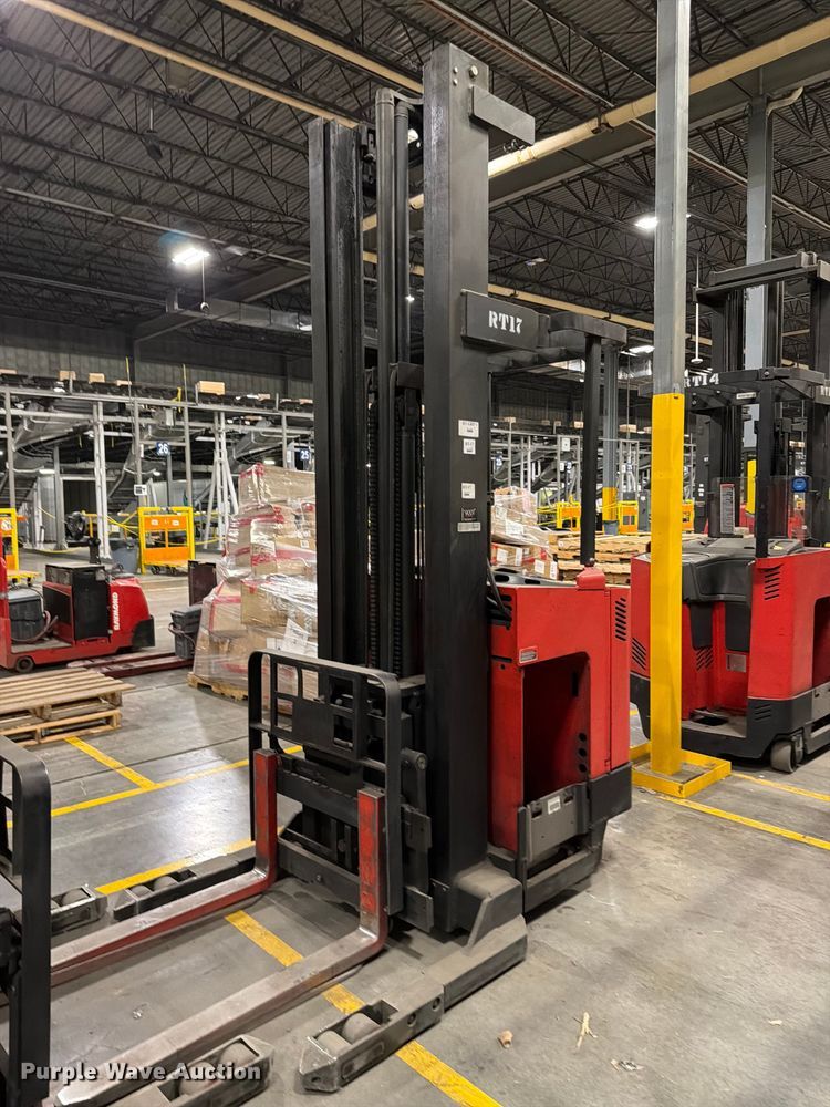 image for item NF9642 1997 Raymond EAS1 reach truck