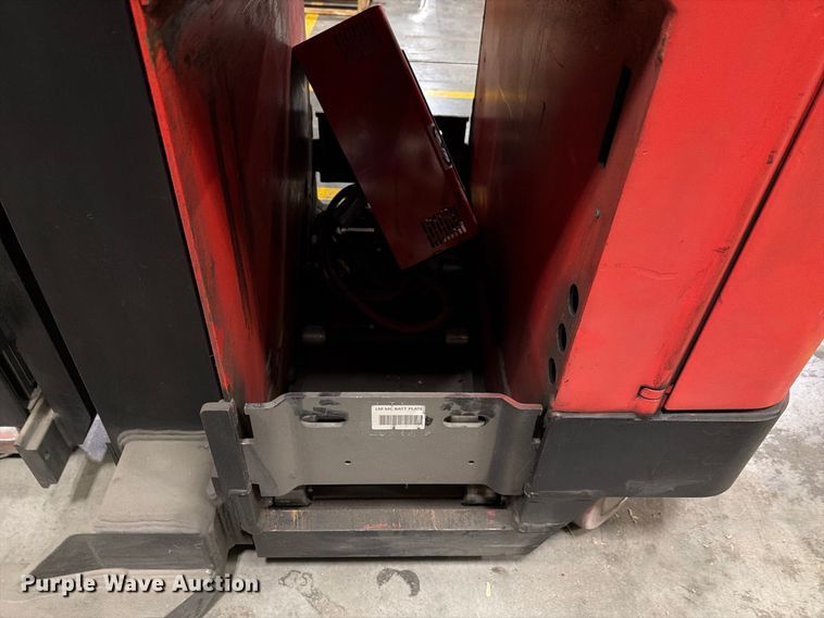 image for item NF9642 1997 Raymond EAS1 reach truck