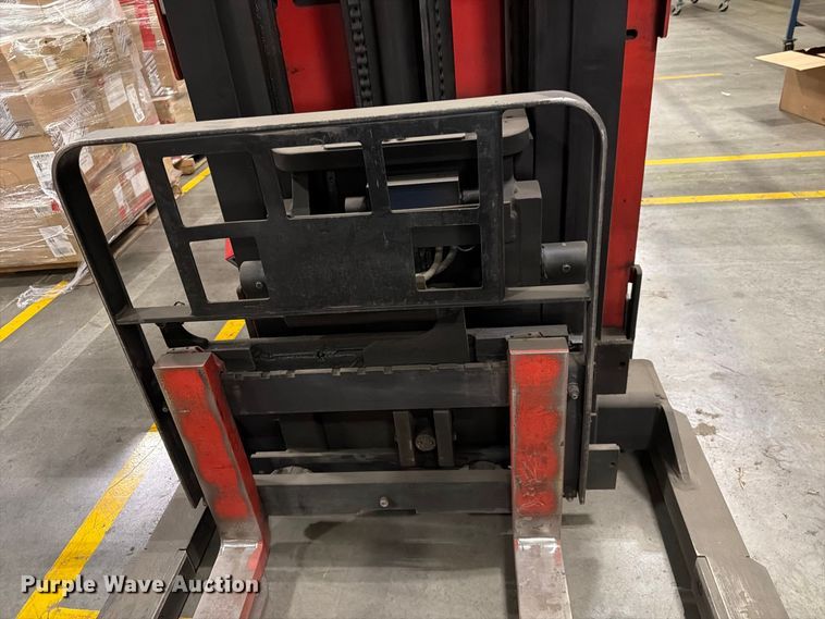 image for item NF9642 1997 Raymond EAS1 reach truck