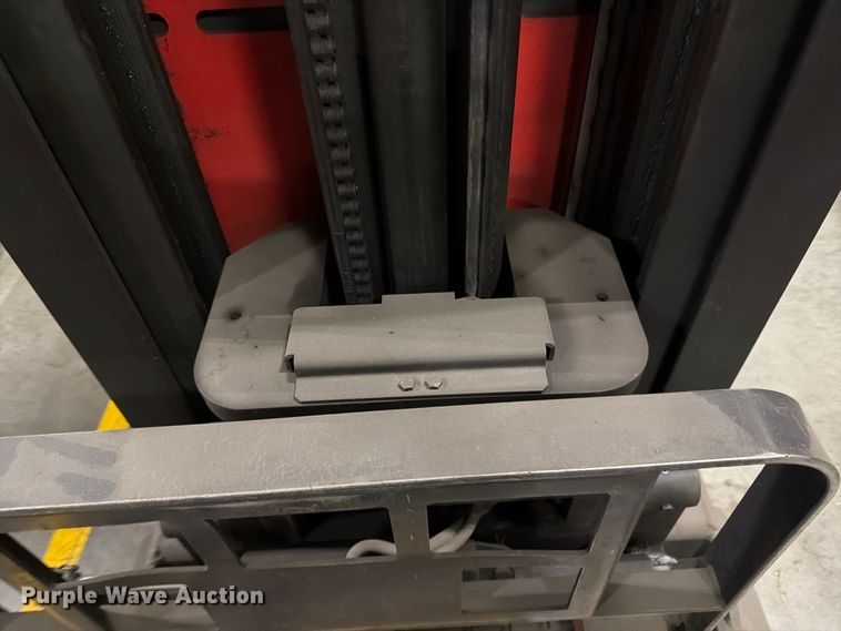 image for item NF9642 1997 Raymond EAS1 reach truck