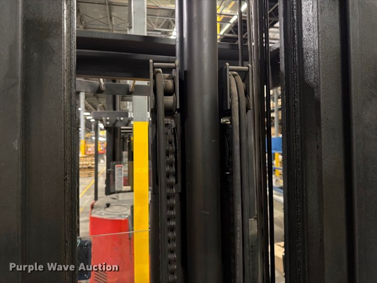 image for item NF9642 1997 Raymond EAS1 reach truck