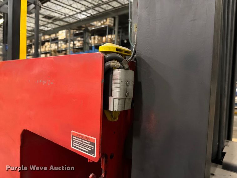 image for item NF9642 1997 Raymond EAS1 reach truck