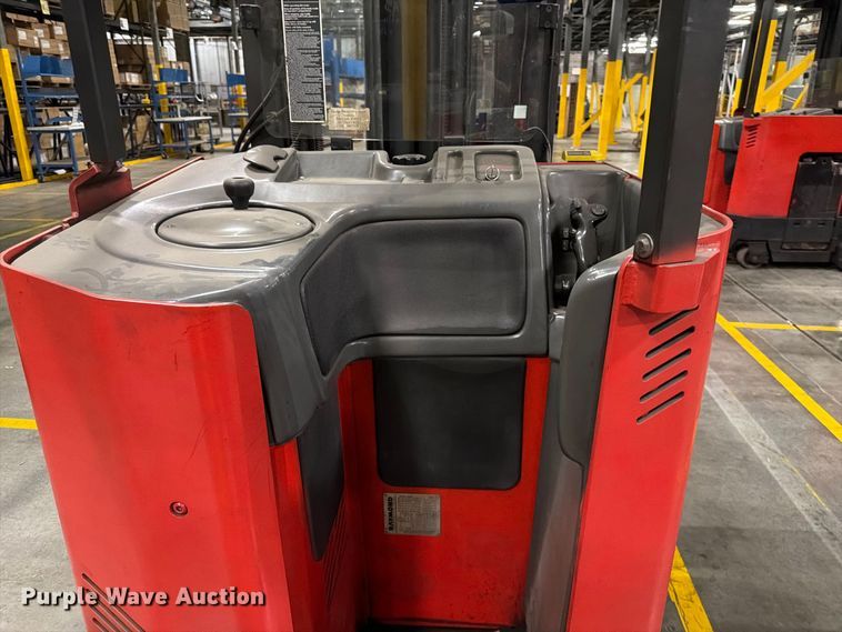image for item NF9642 1997 Raymond EAS1 reach truck