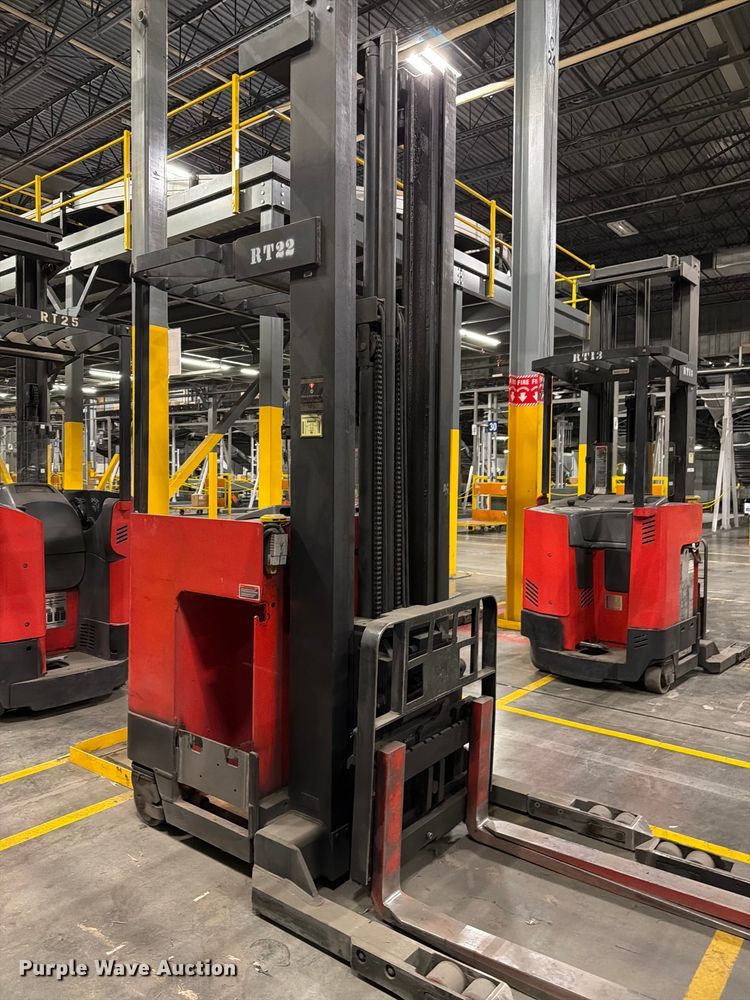image for item NF9643 1997 Raymond EAS1 reach truck