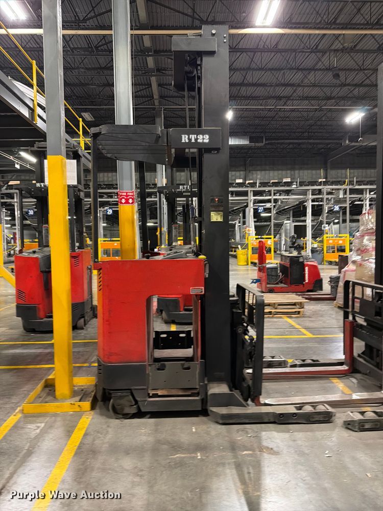 image for item NF9643 1997 Raymond EAS1 reach truck