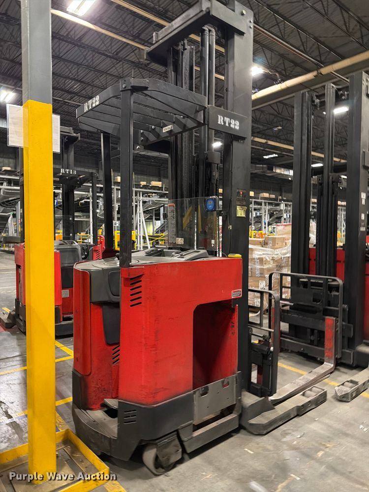 image for item NF9643 1997 Raymond EAS1 reach truck