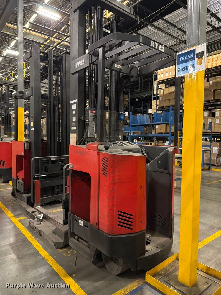image for item NF9643 1997 Raymond EAS1 reach truck
