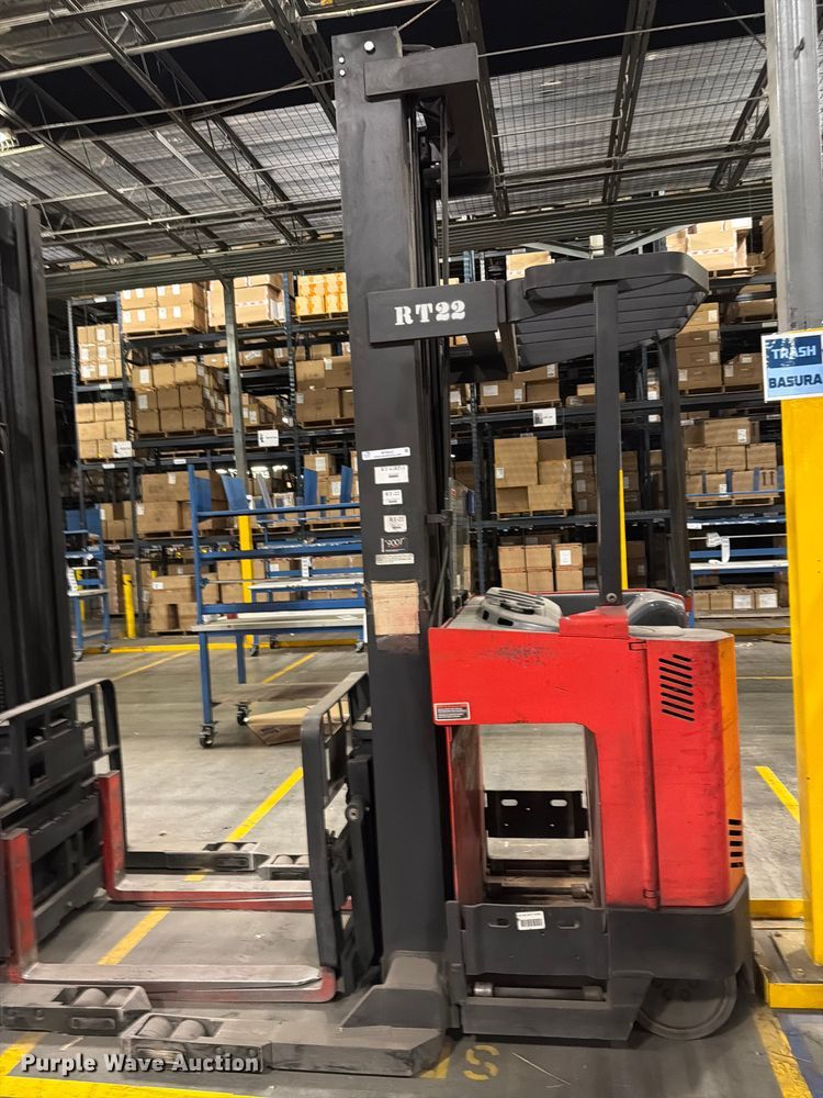 image for item NF9643 1997 Raymond EAS1 reach truck
