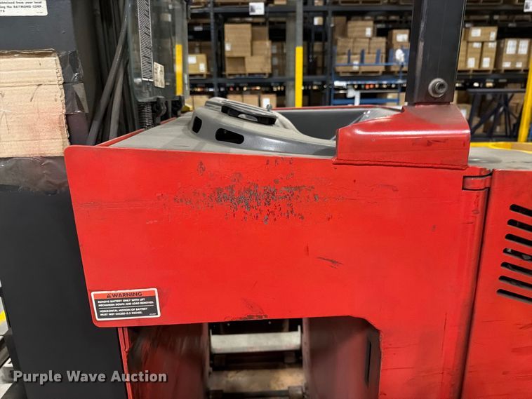 image for item NF9643 1997 Raymond EAS1 reach truck