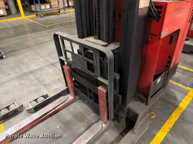 image for item NF9643 1997 Raymond EAS1 reach truck