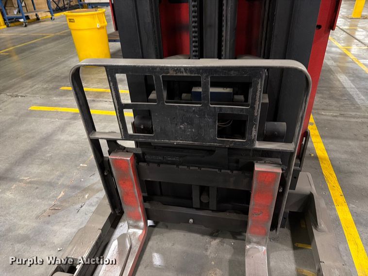 image for item NF9643 1997 Raymond EAS1 reach truck
