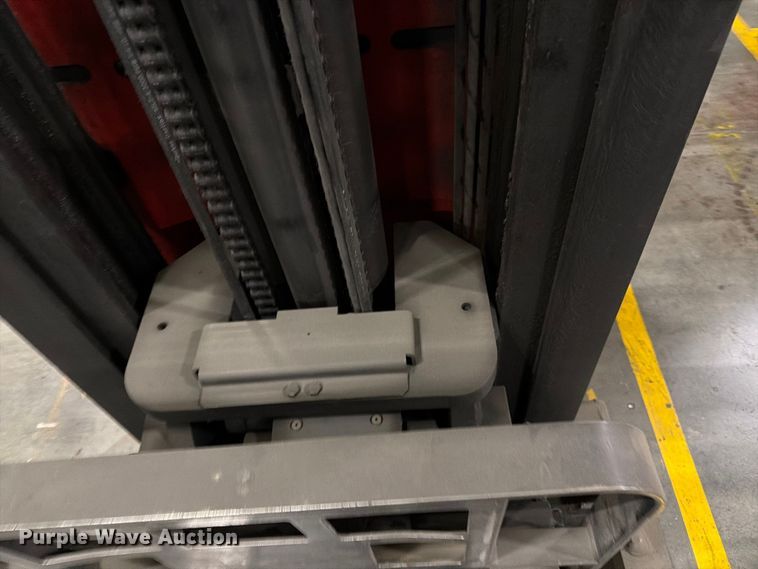 image for item NF9643 1997 Raymond EAS1 reach truck