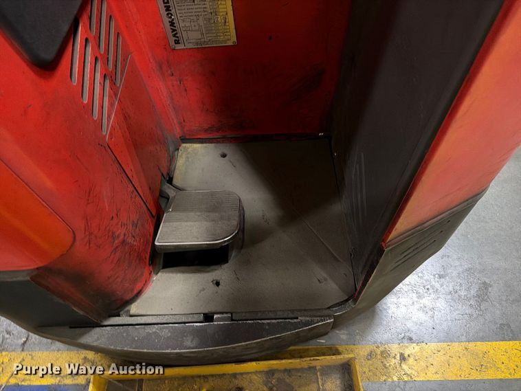 image for item NF9643 1997 Raymond EAS1 reach truck