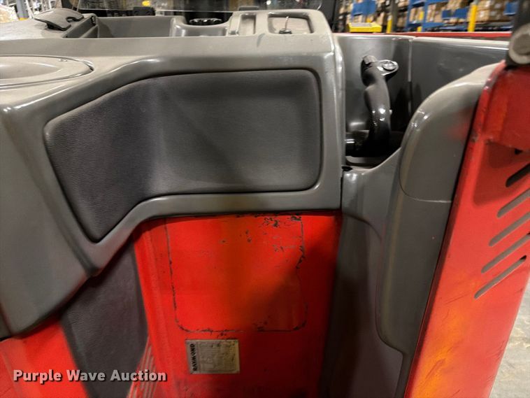 image for item NF9643 1997 Raymond EAS1 reach truck