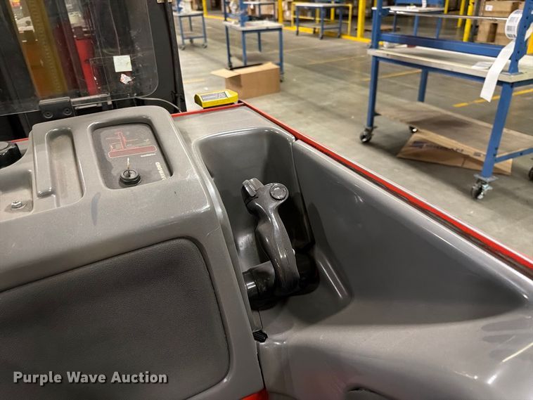 image for item NF9643 1997 Raymond EAS1 reach truck