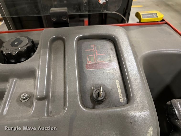image for item NF9643 1997 Raymond EAS1 reach truck