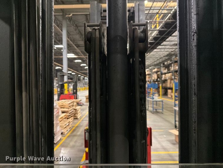 image for item NF9643 1997 Raymond EAS1 reach truck
