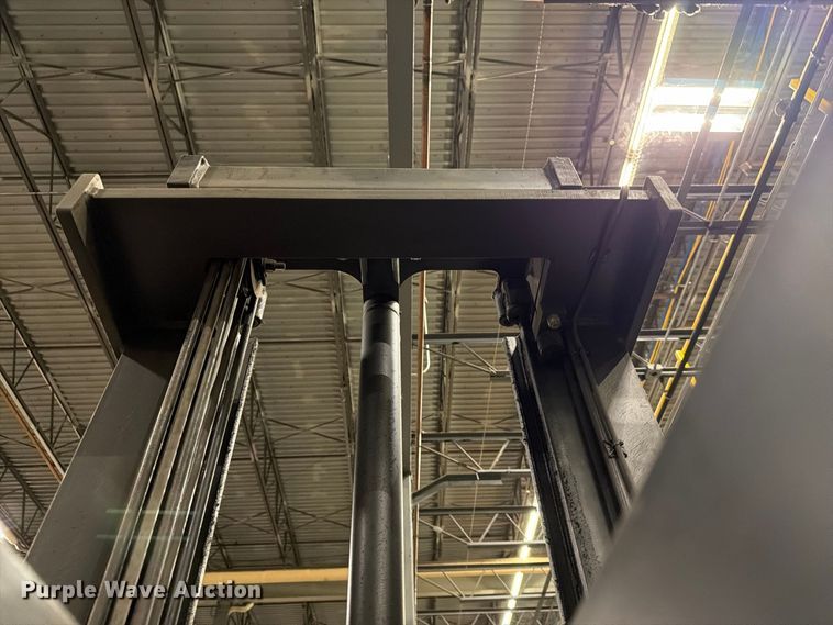 image for item NF9643 1997 Raymond EAS1 reach truck