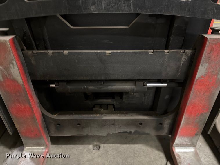 image for item NF9644 2006 Raymond 740R45TT reach truck