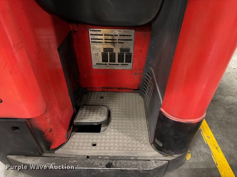 image for item NF9644 2006 Raymond 740R45TT reach truck