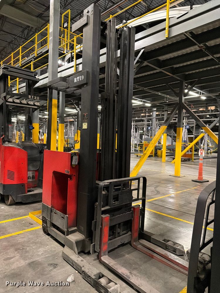 image for item NF9645 1997 Raymond EAS1 reach truck