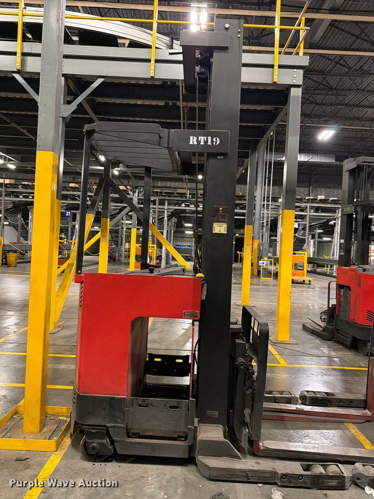 image for item NF9645 1997 Raymond EAS1 reach truck