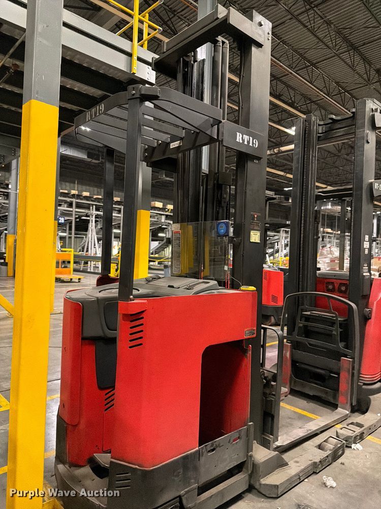 image for item NF9645 1997 Raymond EAS1 reach truck
