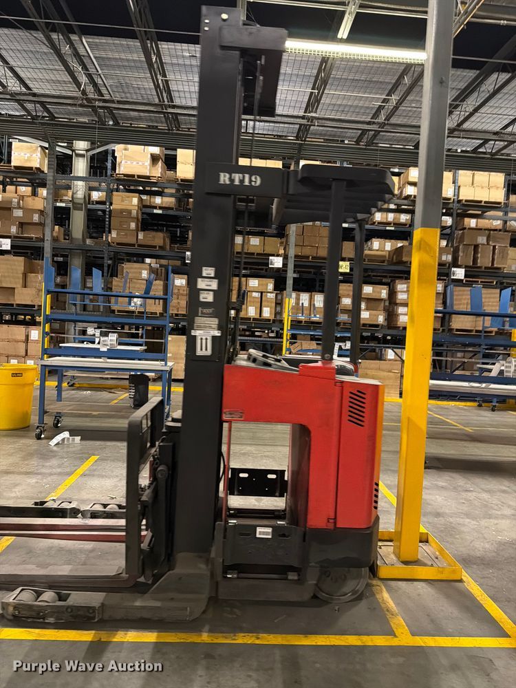 image for item NF9645 1997 Raymond EAS1 reach truck