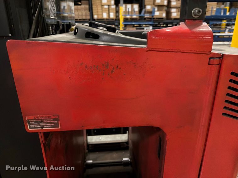 image for item NF9645 1997 Raymond EAS1 reach truck