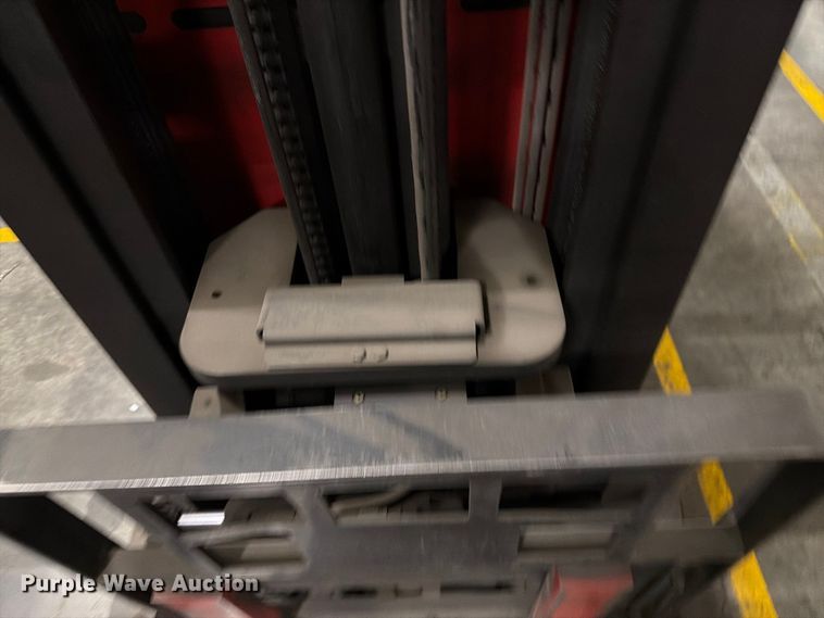 image for item NF9645 1997 Raymond EAS1 reach truck