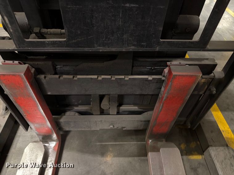 image for item NF9645 1997 Raymond EAS1 reach truck