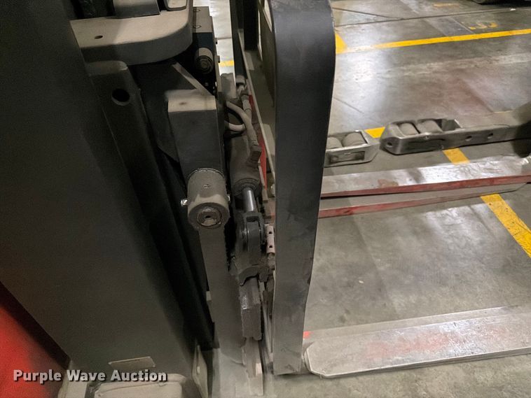 image for item NF9645 1997 Raymond EAS1 reach truck