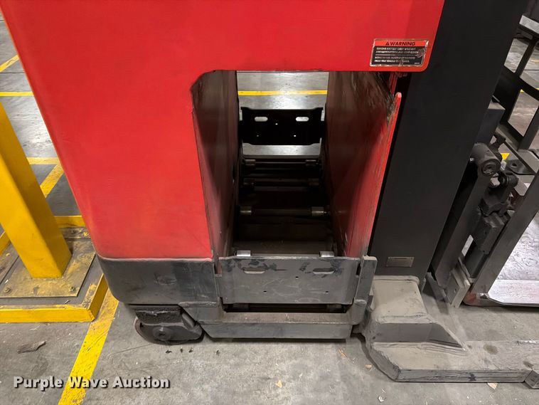 image for item NF9645 1997 Raymond EAS1 reach truck