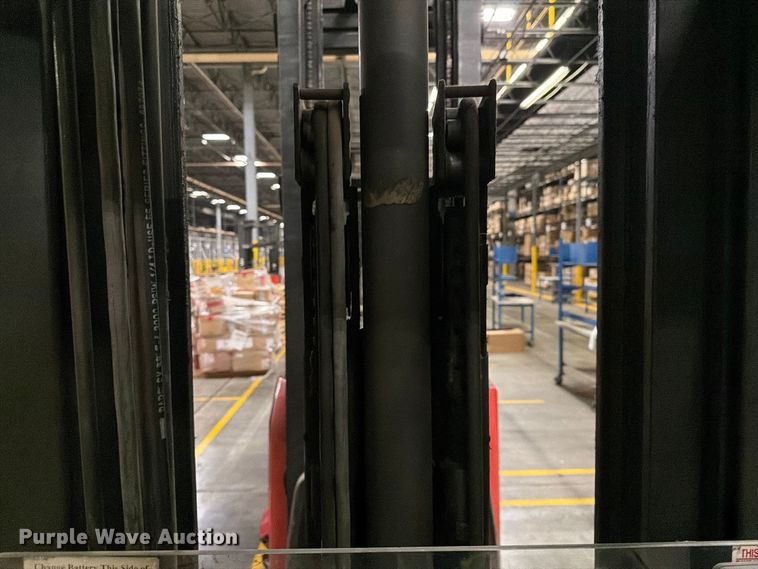 image for item NF9645 1997 Raymond EAS1 reach truck
