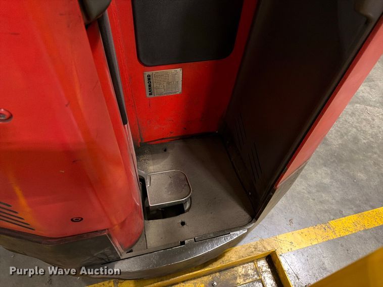 image for item NF9645 1997 Raymond EAS1 reach truck